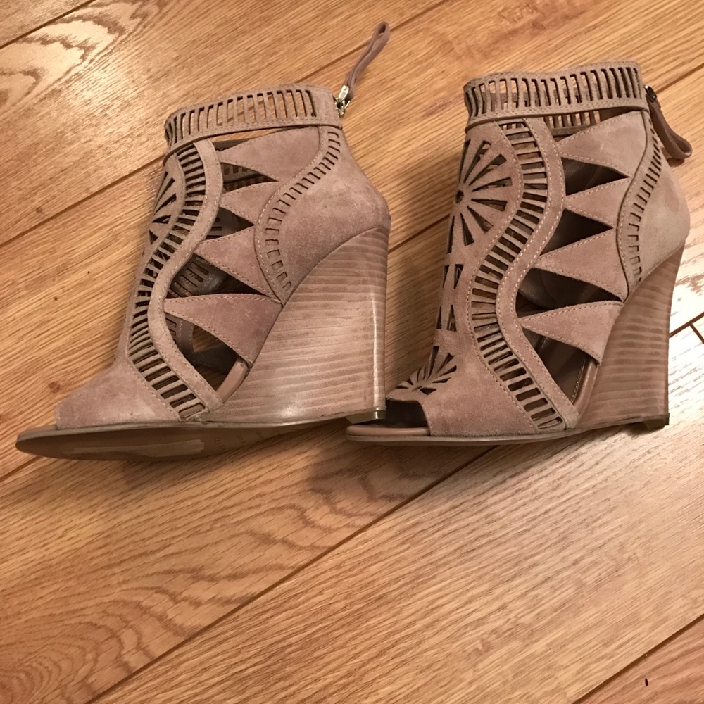Shoes - Picture 4 of 5
